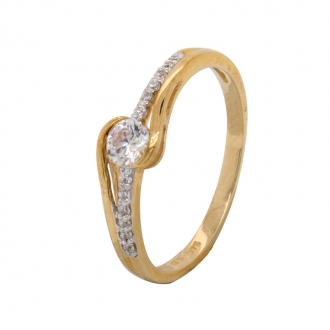 Bague Carador solitaire accompagné fantaisie en or jaune 375/000 et oxydes de zirconium