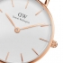 Montre femme acier doré rose et bracelet cuir noir Daniel Wellington