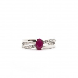 Bague en or 750/000 et rubis 0.62 carats et diamants 0.02carats