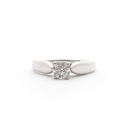 Bague solitaire Carador 4 griffes en or blanc 750/000 et diamant 0,5 cts