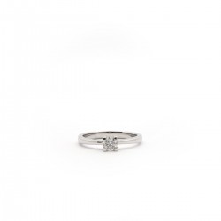 Bague solitaire Carador en or blanc 750/000 et diamant 0.31 cts