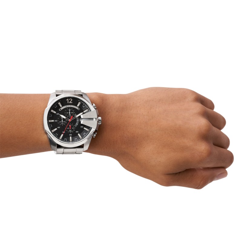 Montre analogique Diesel collection Mega Chief bracelet acier argenté