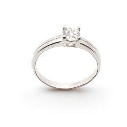 BAGUE SOLITAIRE OR BLANC 750/000 AVEC DIAMANT