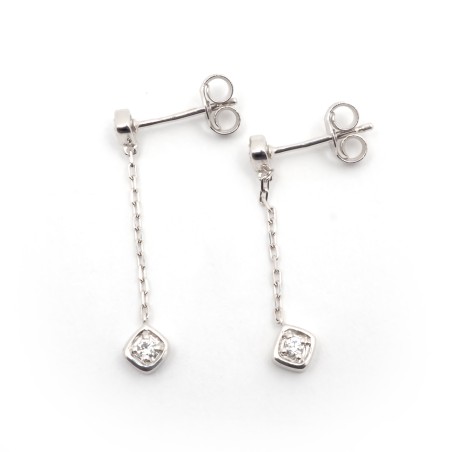 Boucles d'oreilles pendantes  en or blanc 750/000 et diamants CARADOR