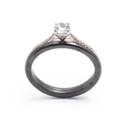 Bague Femme Carador solitaire accompagné céramique noire avec oxydes de zirconium