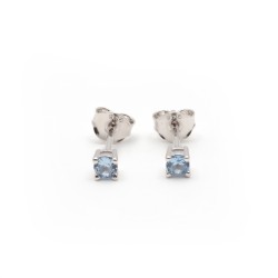 Boucles d'oreilles clous Carador en argent  et spinelle bleu topaze serti 4 griffes