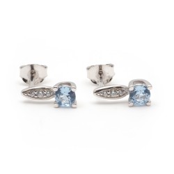 Boucles d'oreilles clous Carador en argent  et  oxydes blanc et bleu clair