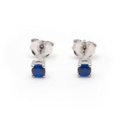 Boucles d'oreilles clous Carador en argent  et spinelle bleu foncé serti 4 griffes