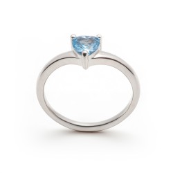 Bague solitaire femme carador en argent et spinelle bleu motif cœur