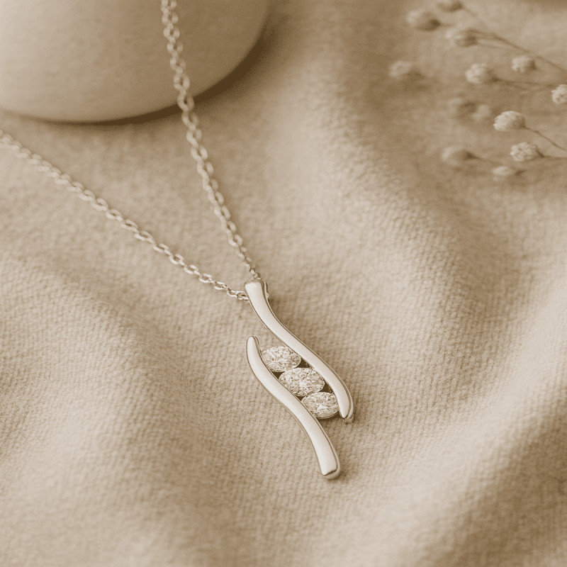 Collier femme CARADOR en or 750/000 blanc et oxydes de zirconium