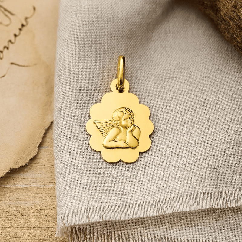 Médaille religieuse ovale  ange en or jaune 750/000