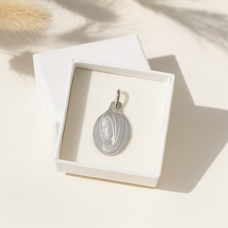 Médaille ovale Carador Marie en or blanc 750/000