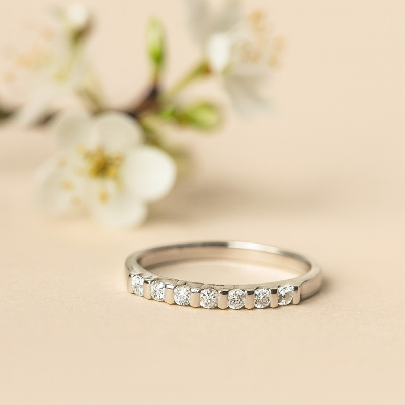 Bague type alliance incrustée d'oxydes de zirconium