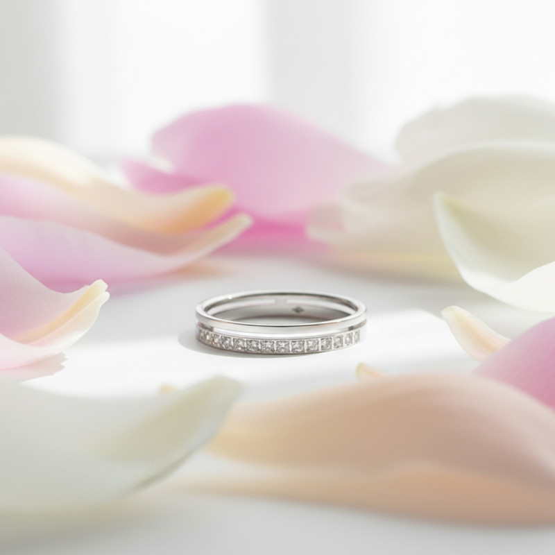 Alliance Carador de fabrication française en or blanc 750/000 et diamants