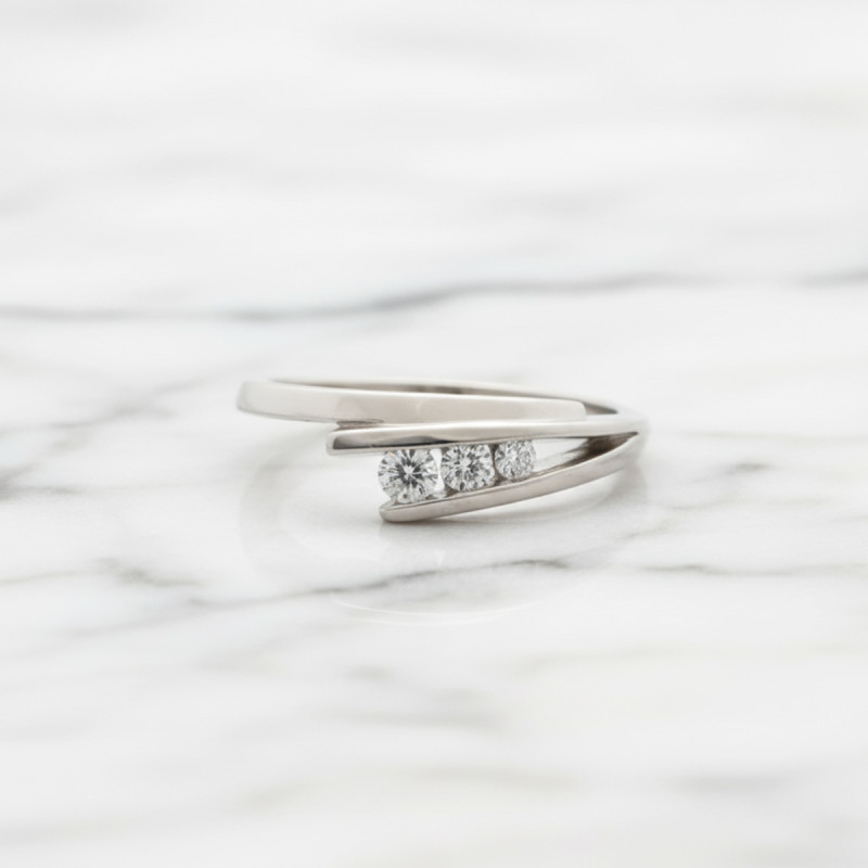 Bague Carador trilogie asymétrique en or blanc 750/000 et diamants