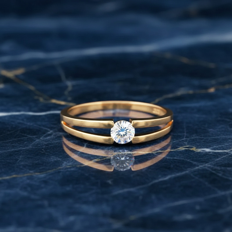 Bague or jaune 750/000 et oxydes
