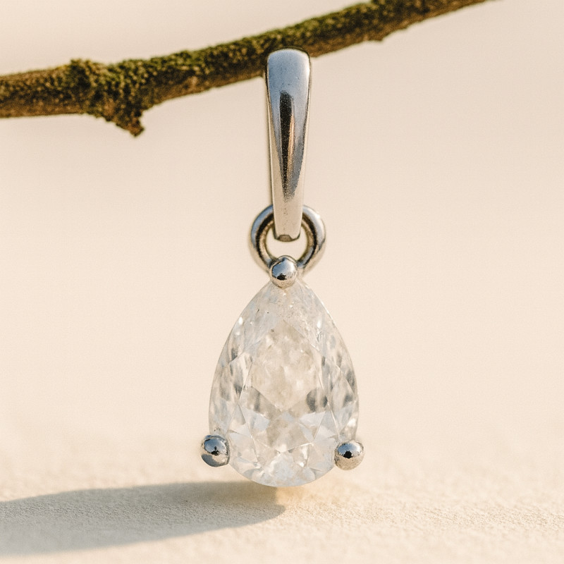 Pendentif Carador  en Or Blanc  375/000 et Oxydes de zirconium