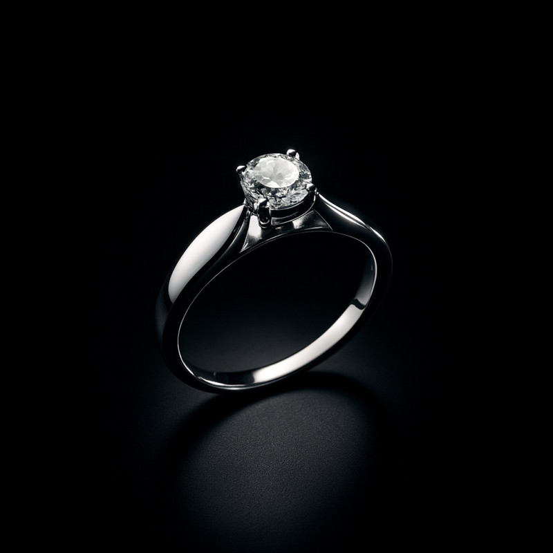 Bague solitaire Carador 4 griffes en or blanc 750/000 et diamant 0,5 cts
