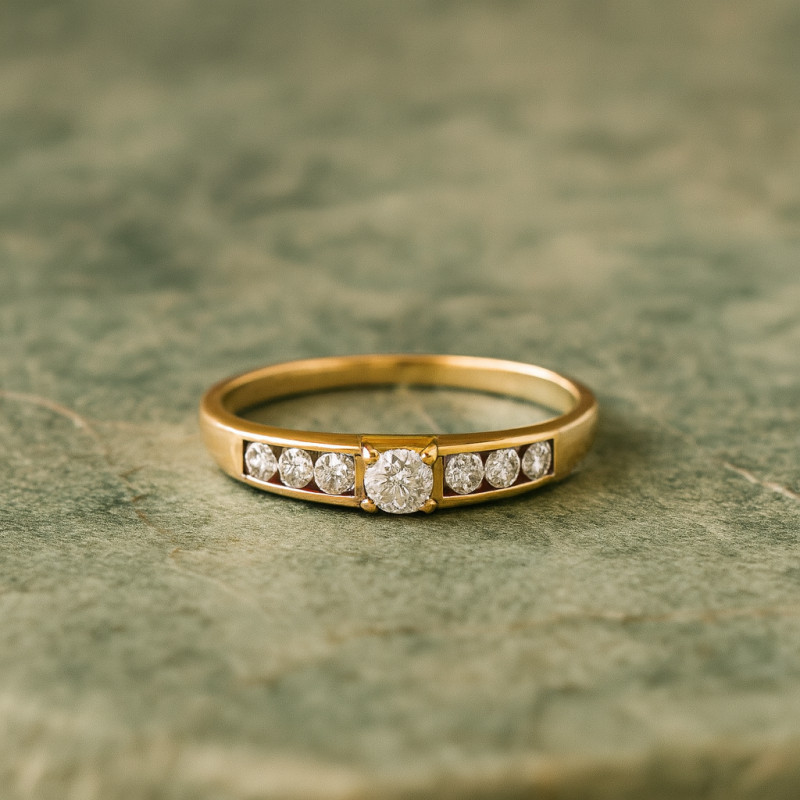 Bague Carador style solitaire accompagné en or jaune 750/000 et diamants