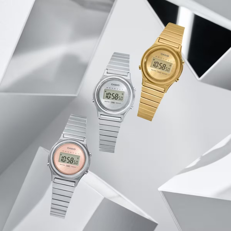 Montre digitale Casio collection Vintage bracelet acier gris