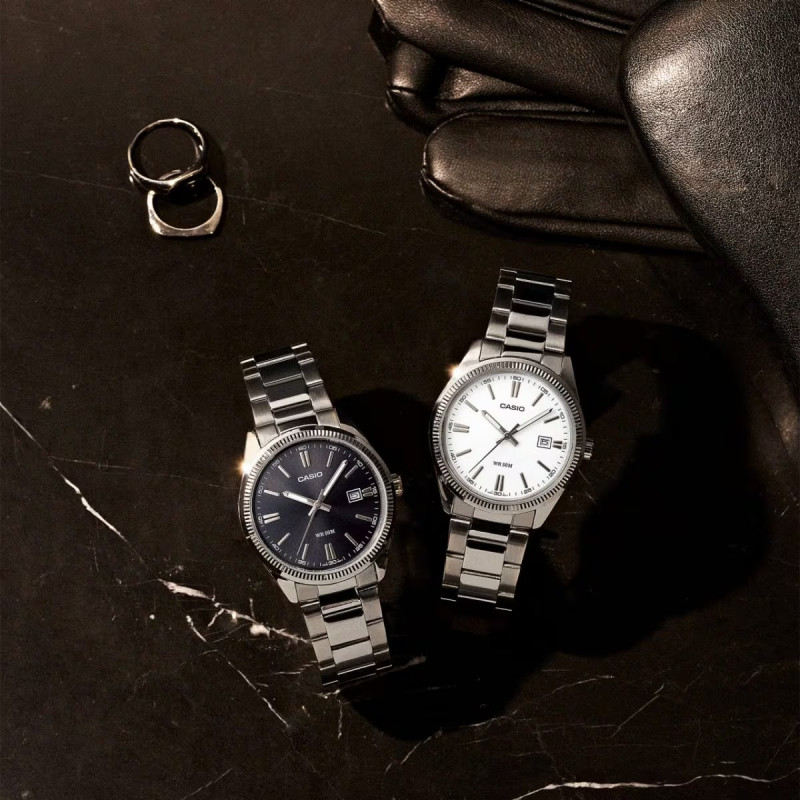 Montre analogique Casio bracelet acier argenté