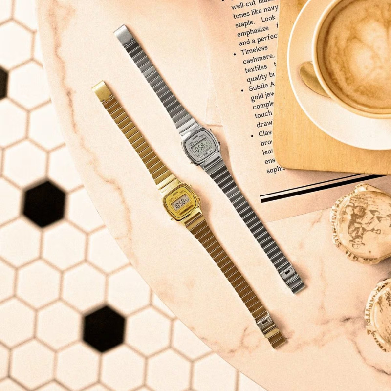 Montre numérique Casio bracelet acier argenté