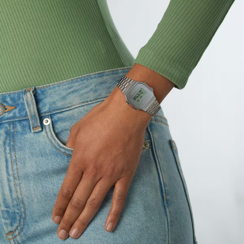 Montre digitale Casio collection Vintage bracelet acier argenté