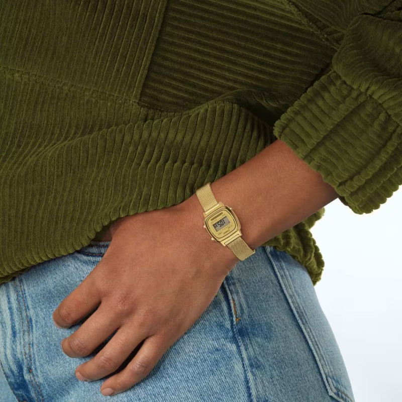 Montre digitale Casio collection Vintage bracelet acier doré