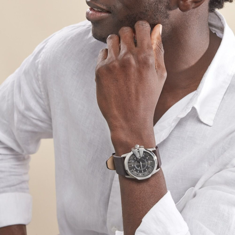 Montre analogique Diesel Master Chief bracelet cuir marron