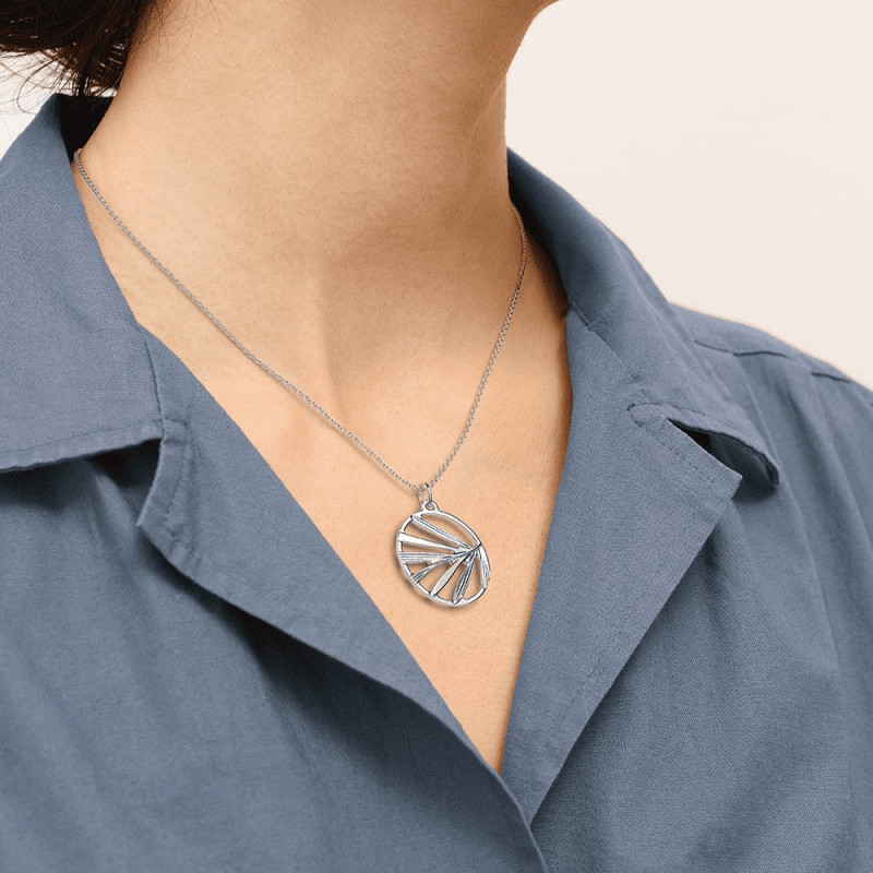 COLLIER LES GEORGETTES CROISETTE LAITON ARGENTÉ 25 MM