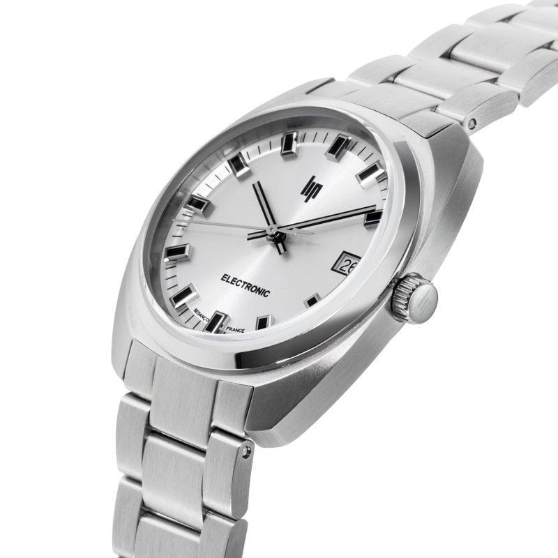 Packshot de la Montre analogique LIP Général de Gaulle 35 mm bracelet en acier inoxydable satiné