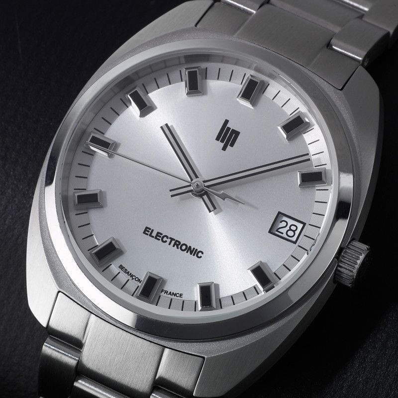 Détail de la Montre analogique LIP Général de Gaulle 35 mm bracelet en acier inoxydable satiné