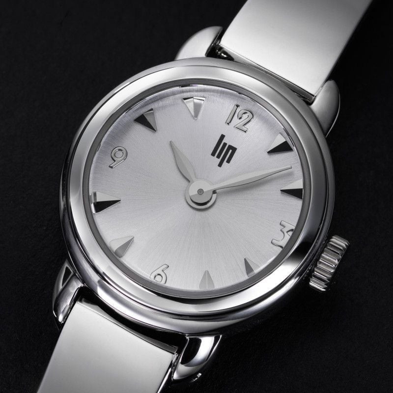 Détail de la montre quartz LIP Henriette 18 mm bracelet acier inoxydable argenté semi-rigide