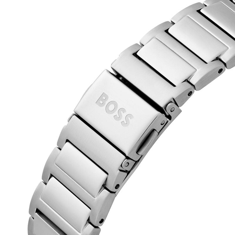 Gros plan sur la Montre analogique BOSS homme collection Principle Dress bracelet en acier inoxydabl