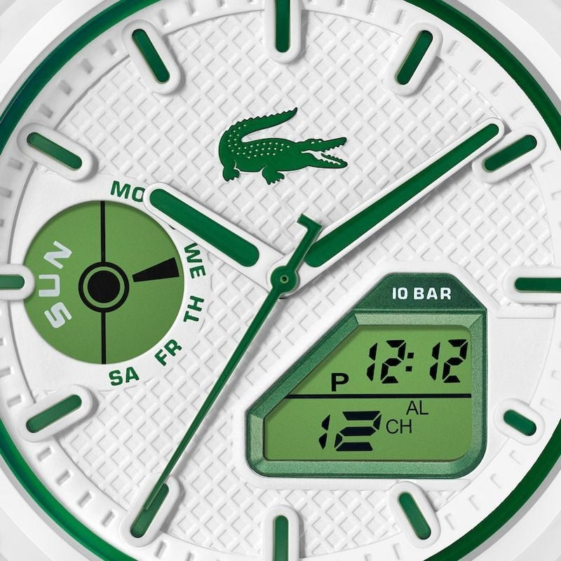 Montre Analogique et Digitale LACOSTE LC33 bracelet silicone blanc en gros plan, cadran blanc et dét