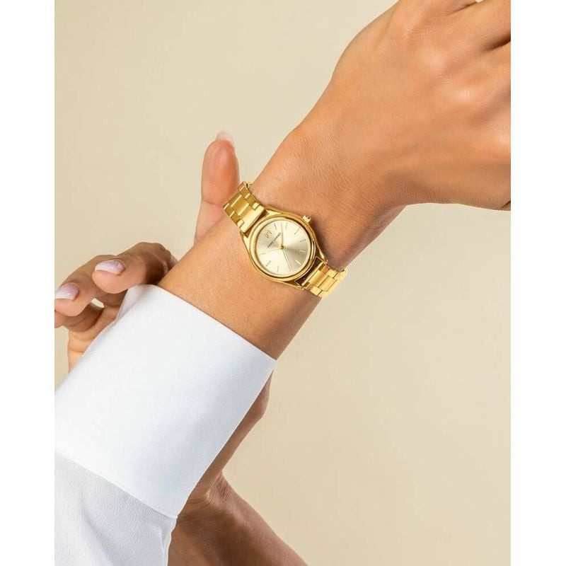 Montre Analogique Pierre Lannier collection Pya bracelet acier doré portée au poignet
