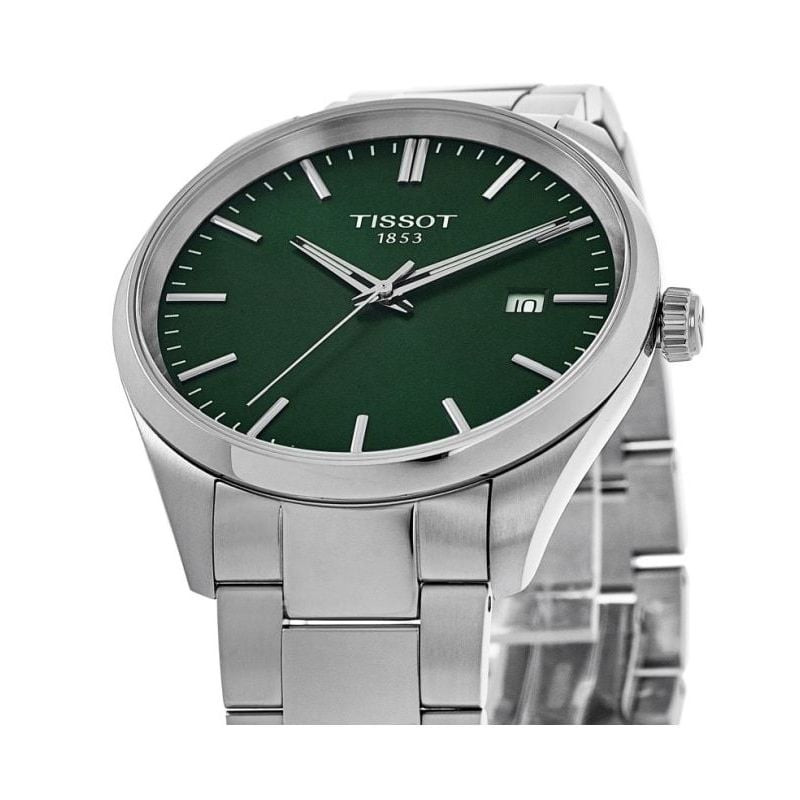 Gros plan sur la Montre Analogique TISSOT collection PR 100 bracelet acier gris, cadran vert.