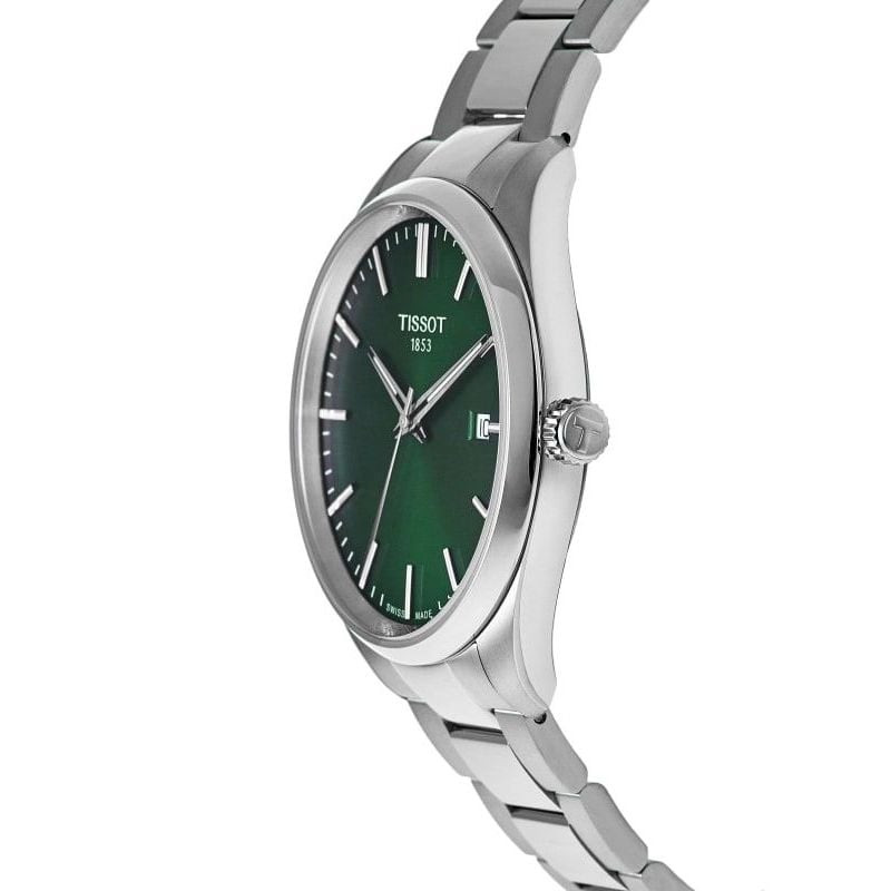 Vue rapprochée de la Montre Analogique TISSOT collection PR 100 bracelet acier gris
