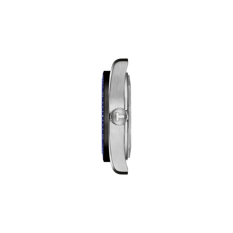 Vue macro du fond et des détails du mouvement Tissot PR516 Powermatic 80
