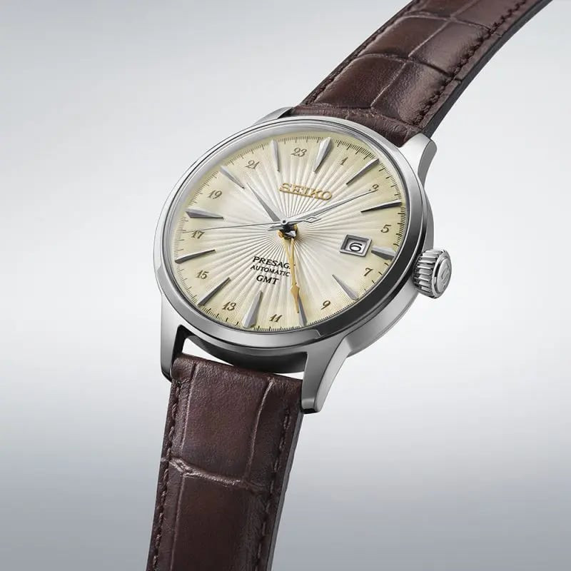 Montre Automatique SEIKO Collection Presage Bracelet Cuir Brun dans un décor raffiné, éclairage doux