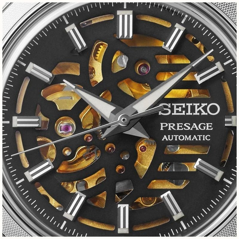 Gros plan sur le cadran semi-squeletté de la Seiko Presage Style60's SSA461J1, révélant le mouvement