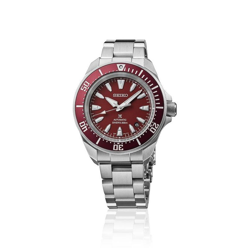 Angle latéral de la montre en acier inoxydable Seiko 2094869 avec lunette rouge et bracelet à maillo