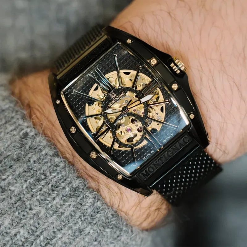 Montre Automatique MONTIGNAC Collection Paladin Bracelet acier noir portée au poignet