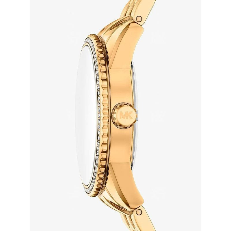 Gros plan du cadran de la montre Michael Kors Bryant Pavé : texture œil de tigre brun et lunette en 