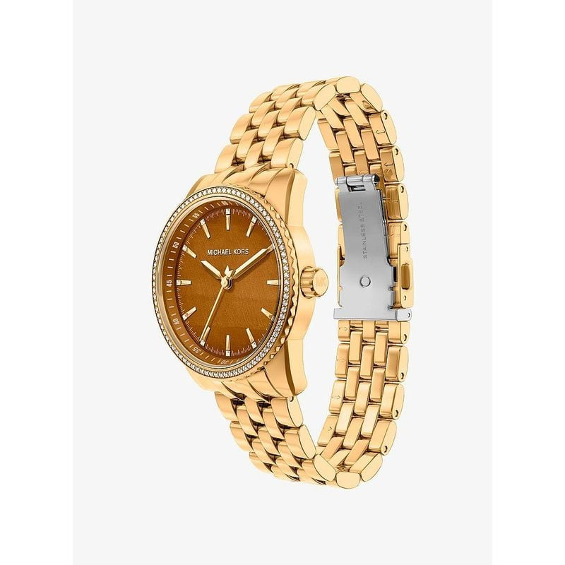 Angle latéral de la montre Michael Kors Bryant Pavé avec bracelet en acier doré et profil fin sur fo