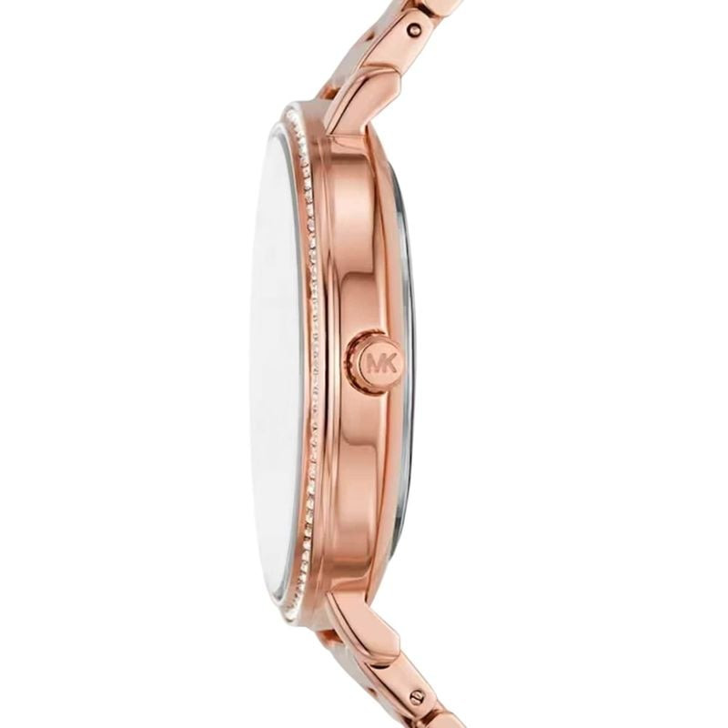 Détail de la Montre Analogique MICHAEL KORS Collection Pyper bracelet acier or rose, cadran blanc et