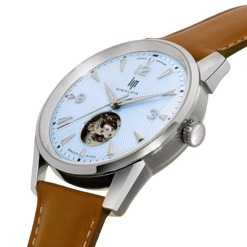 Packshot de la Montre automatique LIP Himalaya 40 Cœur Battant bracelet en cuir de vachette camel.
