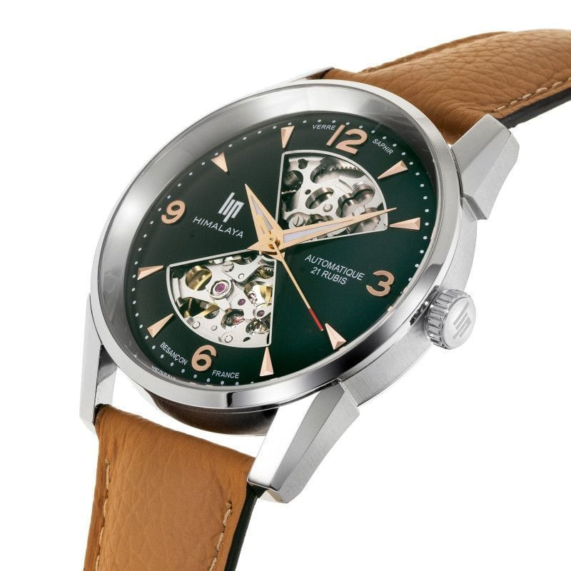 Montre automatique LIP Himalaya présentée en angle, soulignant son profil fin et son boîtier en acie