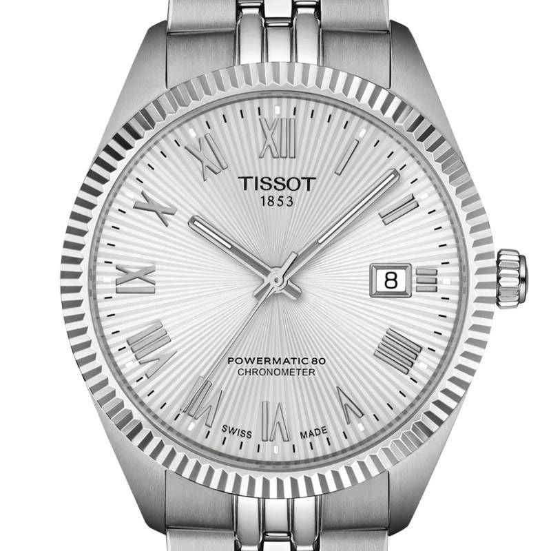 Gros plan de la Montre Automatique TISSOT Collection Ballade bracelet acier gris