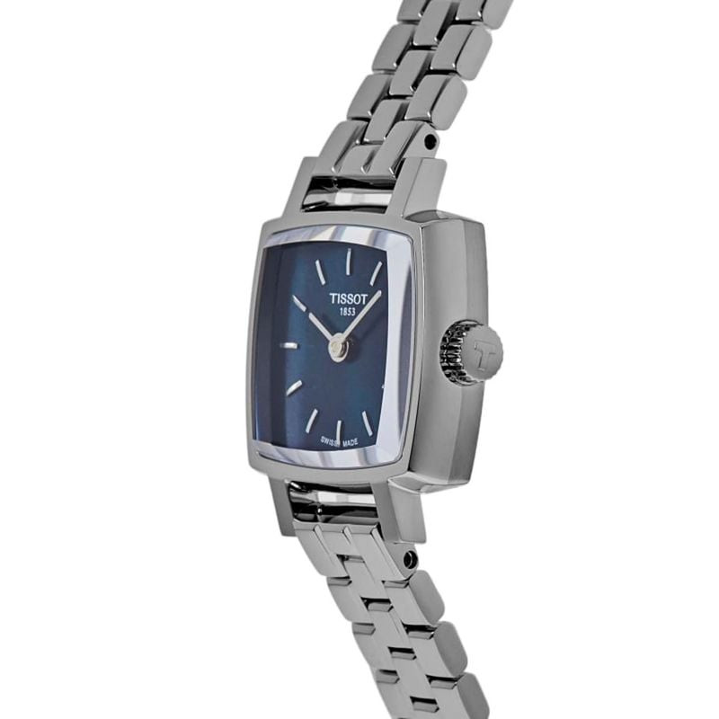 Montre Quartz TISSOT Collection Lovely Square bracelet acier gris, ambiance élégante
